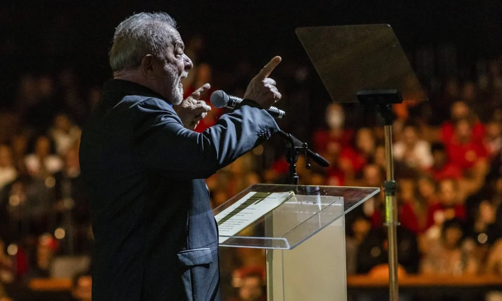 Lula anuncia viagens para combater fake news em todo o país