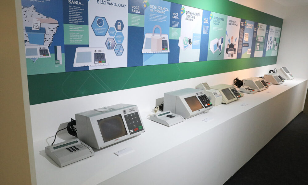 Comissão de Constituição e Justiça do Senado analisa PEC do fim da reeleição no Brasil