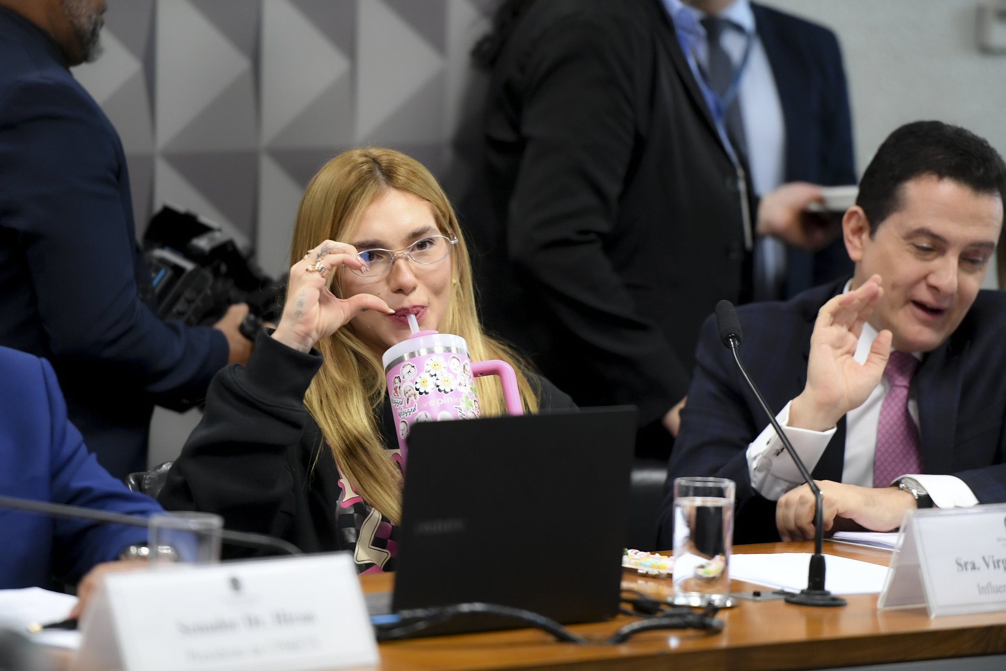 Carol Castro critica escolha de Virgínia Fonseca como rainha de bateria