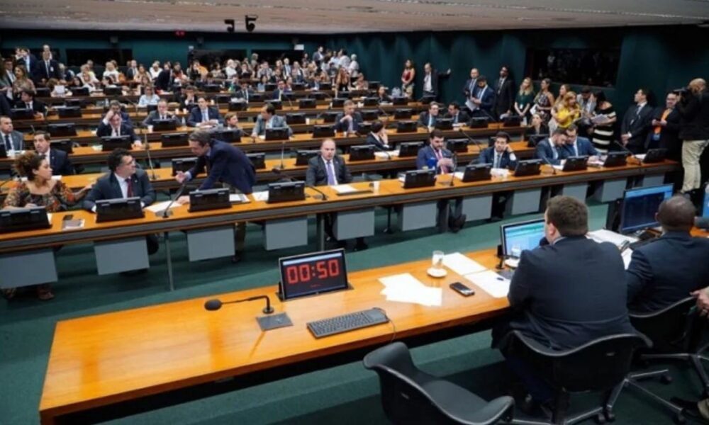 Fim da reeleição: PEC propõe mandatos únicos de 5 anos e eleições unificadas no Brasil