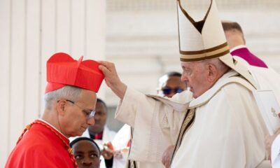 Americano Leão 14 é escolhido papa e reafirma amor pelo Peru em gesto emocionante