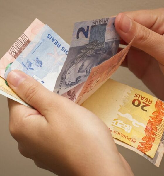 Com apenas dois dias restantes para o término do prazo de entrega da Declaração do Imposto de Renda Pessoa Física (IRPF), cerca de 10,2 milhões de contribuintes ainda não regularizaram suas contas com o Leão. Até às 18h da quarta-feira (28), a Receita Federal registrou o envio de 35.977.494 declarações, o que equivale a 77,87% do total projetado para este ano.