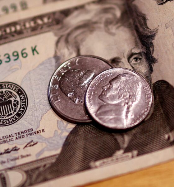 Economia brasileira em recuperação: Dólar despenca e ações sobem