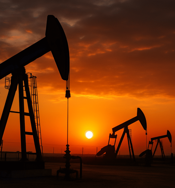 Preços do Petróleo Sobem com Aumento da Demanda nos EUA e Dólar em Queda