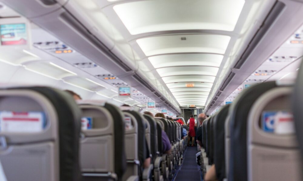 Avião Cai na Índia: Detalhes sobre o Acidente e o Sinal de Emergência