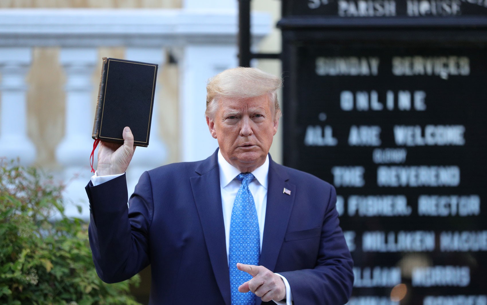 Novas Diretrizes do Governo dos EUA Autorizam Manifestações Religiosas no Local de Trabalho