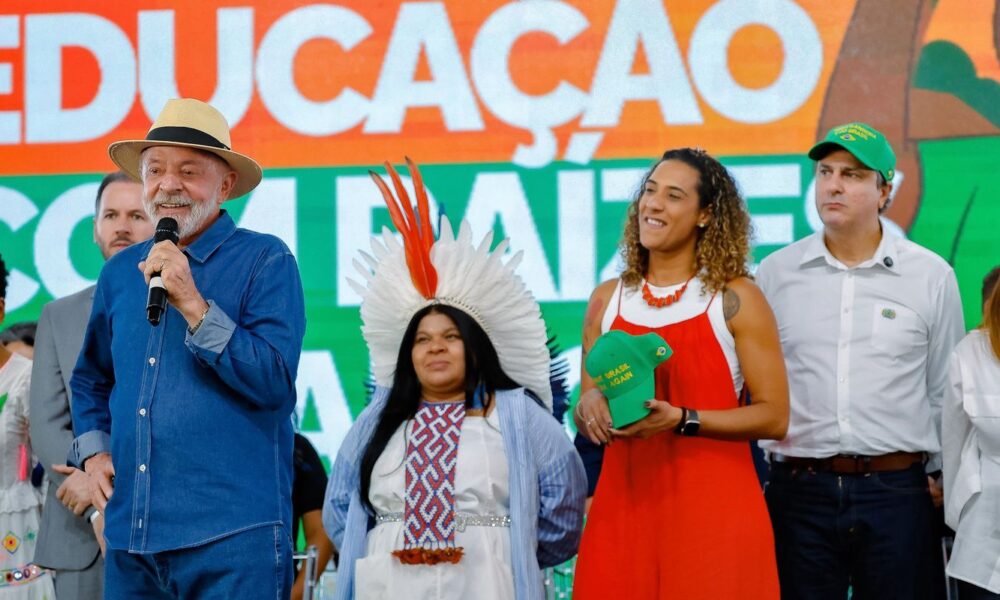 Lula Critica Falta de Diálogo com os EUA e Defende Negociações sobre Tarifas