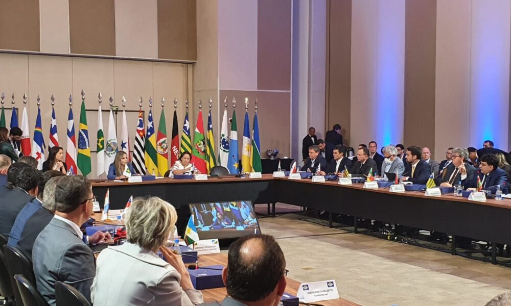 Governadores se Reúnem para Discutir Tarifas dos EUA: Possíveis Consequências e Ações Estratégicas