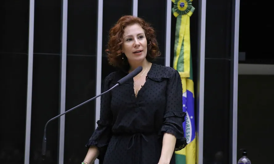 A Controvérsia em Torno de Carla Zambelli: Cidadania Italiana e Impunidade