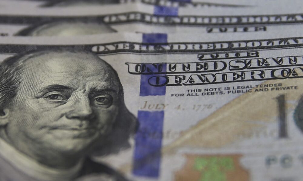 Dinheiro de Brasileiros no Exterior Totaliza US$ 654,5 Bilhões em 2024