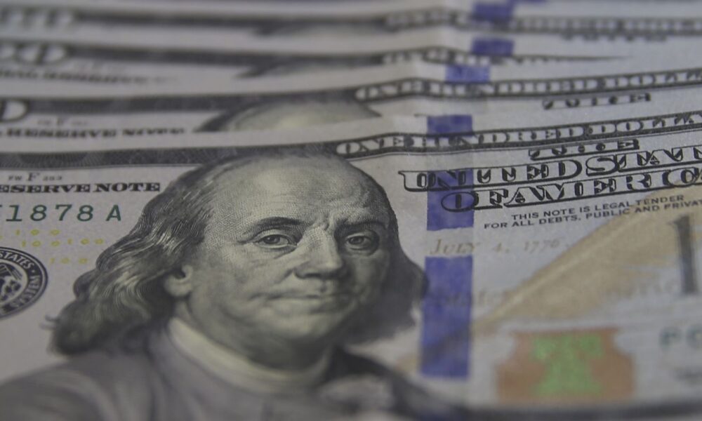 Mercado Financeiro em Foco: Estabilidade do Dólar e Crescimento da Bolsa