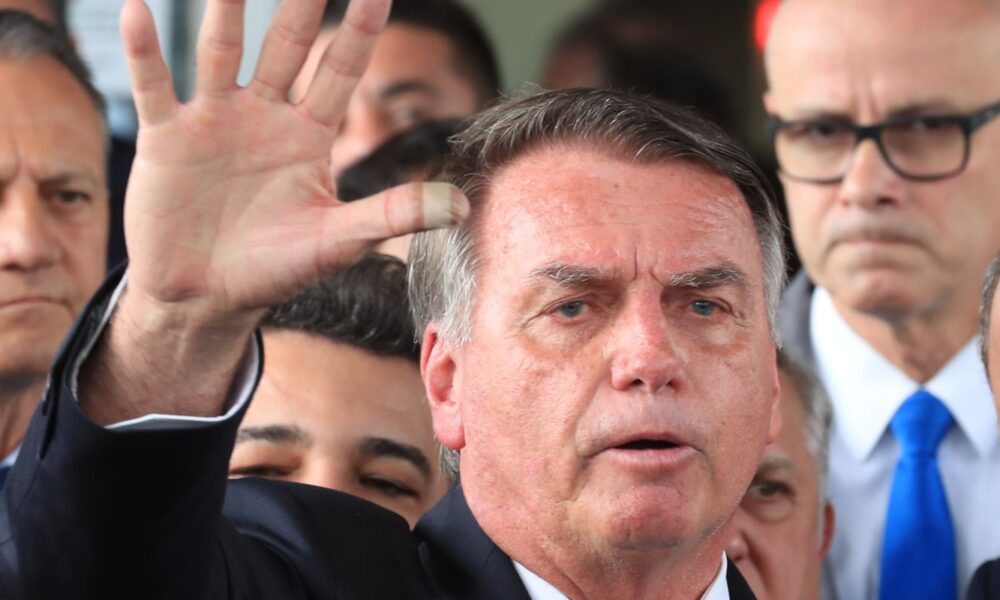 Bolsonaro Busca Orientação Jurídica de Advogado de Trump em Caso de Tarifaço