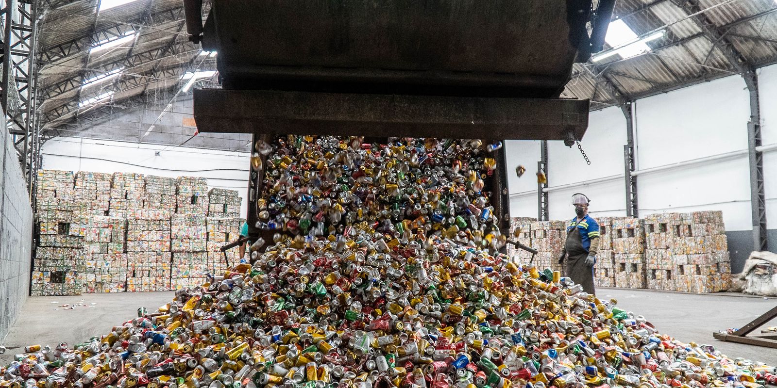 Reciclagem de Latas de Alumínio no Brasil: Um Exemplo de Sustentabilidade e Inclusão Social