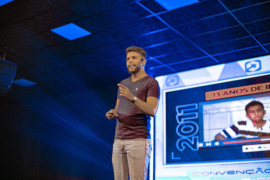 Empreendedor brasileiro propõe nova visão de prosperidade que valoriza saúde, tempo, propósito e conexões sociais.