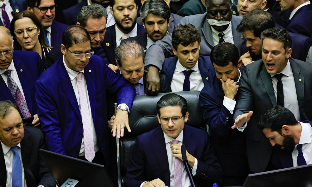 Direção da Câmara Solicita Suspensão de Mandato de Deputados Envolvidos em Motim