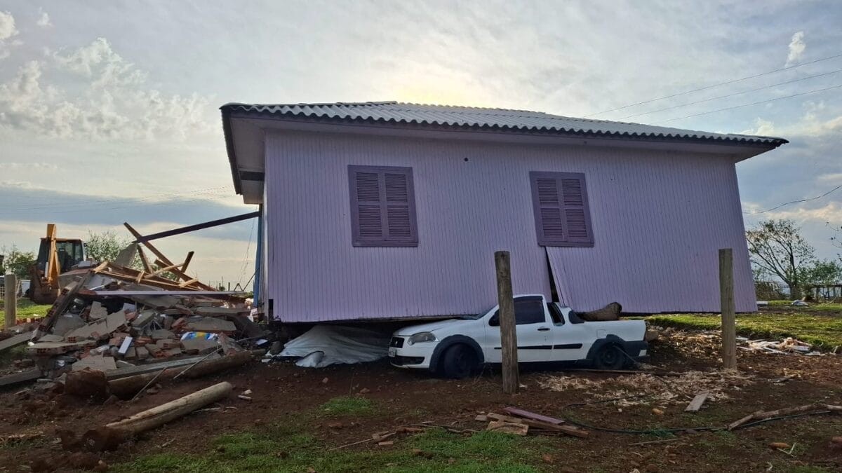 Tornado Causa Danos em Barra Bonita, SC: Entenda o Que Aconteceu