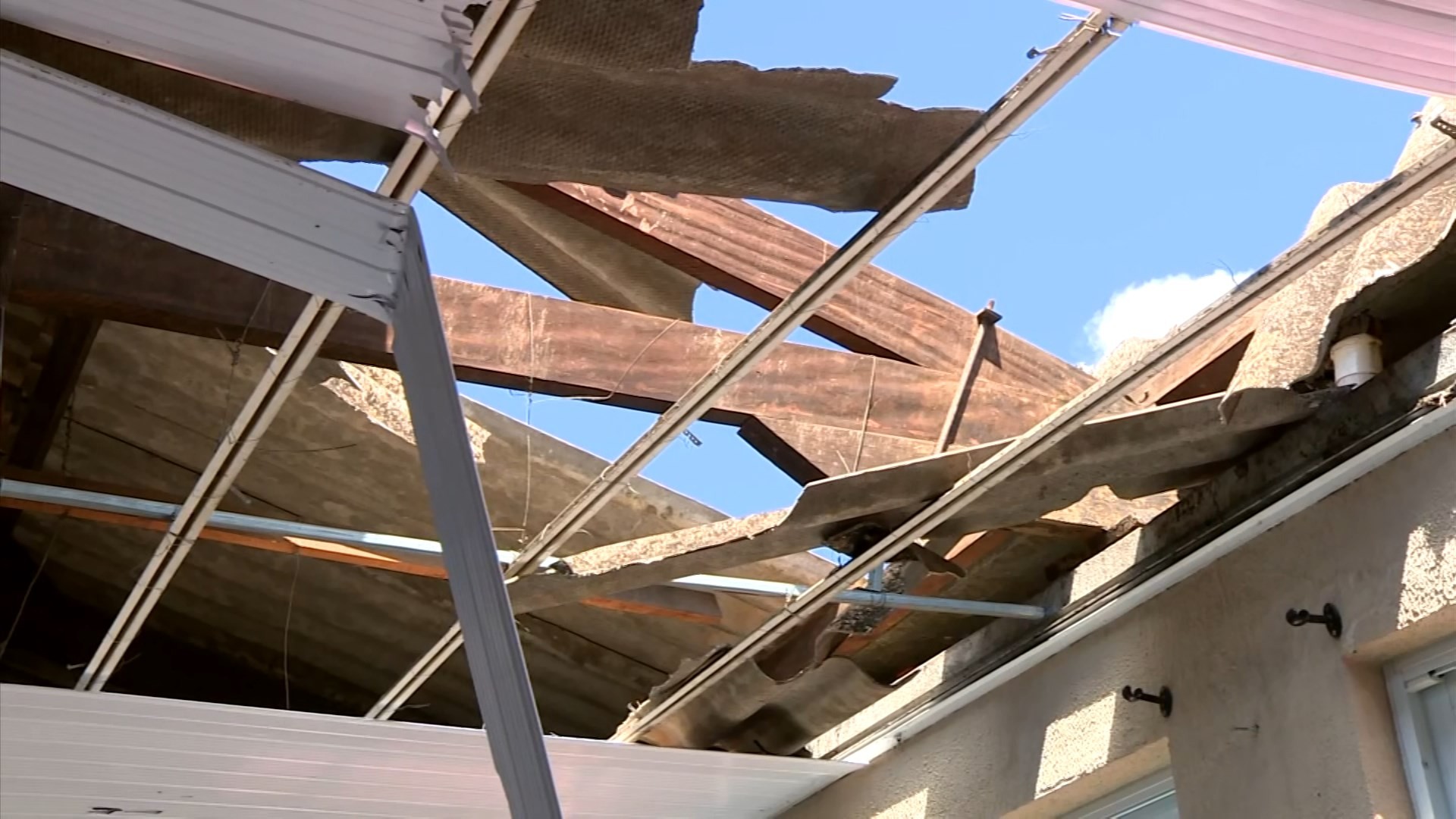 Hospital Enfrenta Desafios Estruturais e Planeja Troca Completa do Telhado