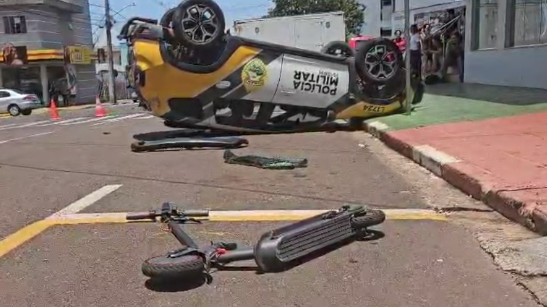 Viatura da PM Capota e Atinge Adolescente em Toledo: Casos de Acidente em Destaque