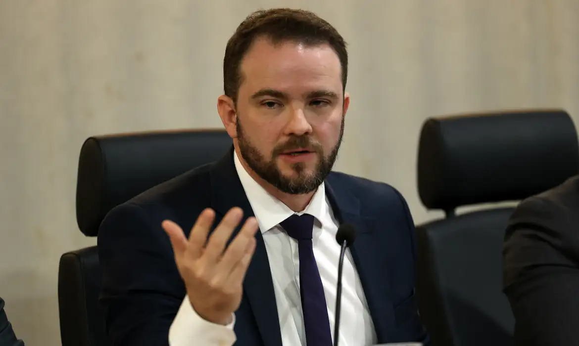 Governo promete cumprir meta fiscal de déficit primário zero em 2026