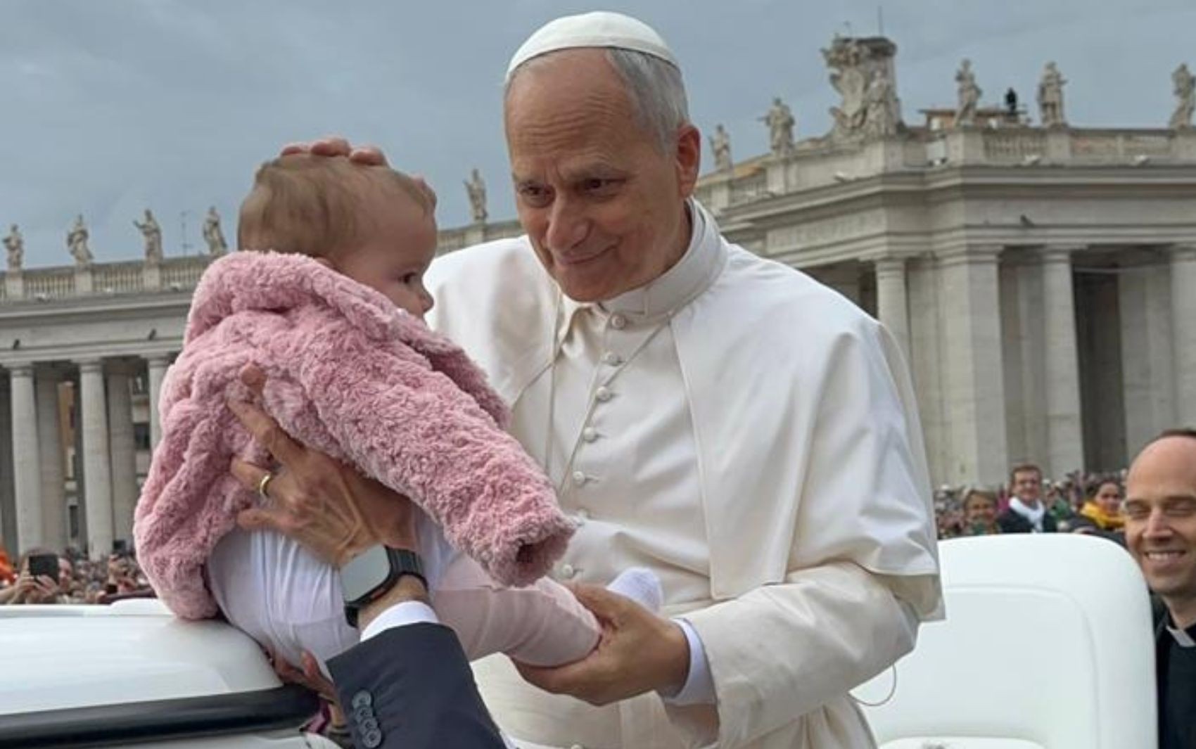 Bebê Baiana Recebe Bênção do Papa Leão XIV em Evento Especial no Vaticano