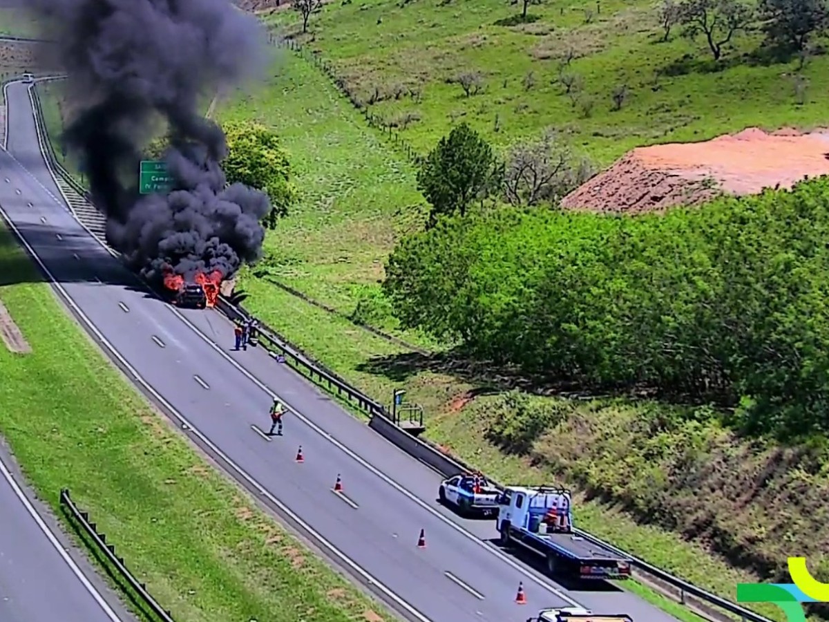 Incêndio em Carro Interdita Anel Viário Magalhães Teixeira em Campinas