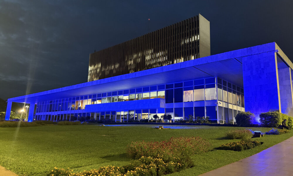 Palácio do Buriti Iluminado de Azul: Um Compromisso Nacional contra o Câncer de Colo do Útero
