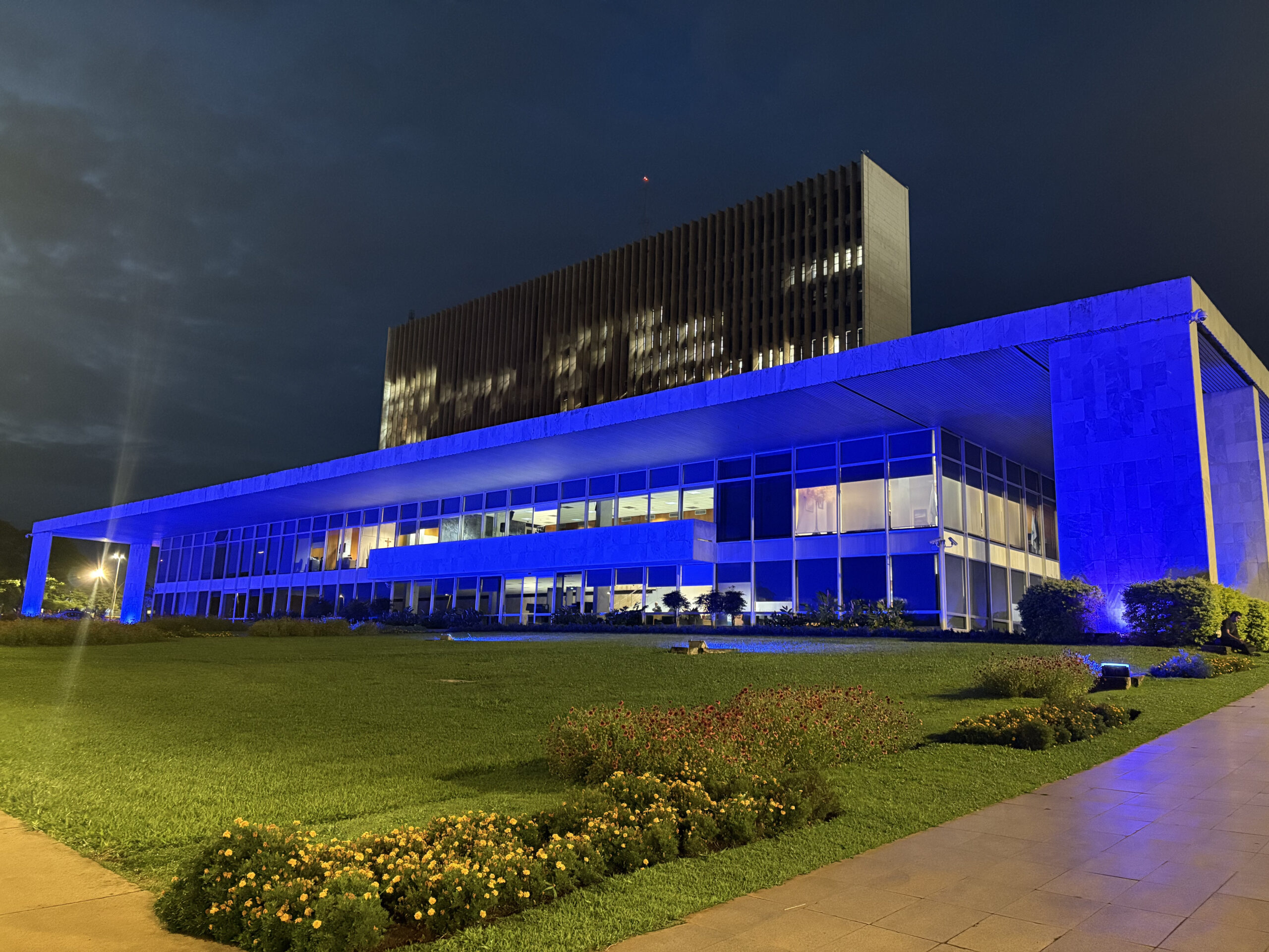 Palácio do Buriti Iluminado de Azul: Um Compromisso Nacional contra o Câncer de Colo do Útero