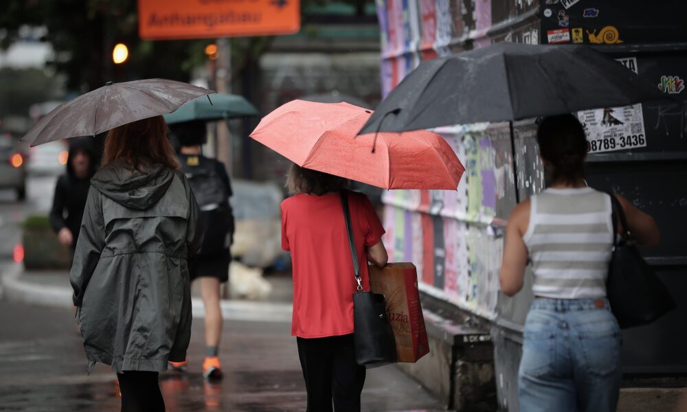 Previsão do Tempo: Pancadas de Chuva e Riscos Acima da Média