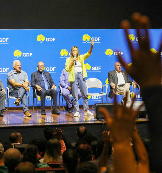 Governo do Distrito Federal Entrega 1.021 Escrituras a Famílias do Regulariza DF