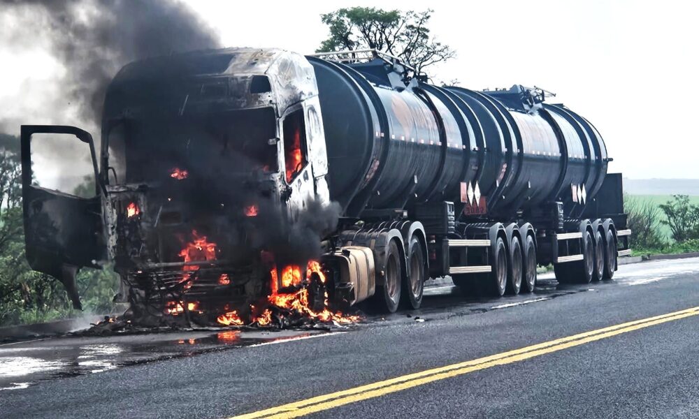 Carreta-tanque Incendiada na BR-262 em Ibiá: Entenda o Caso