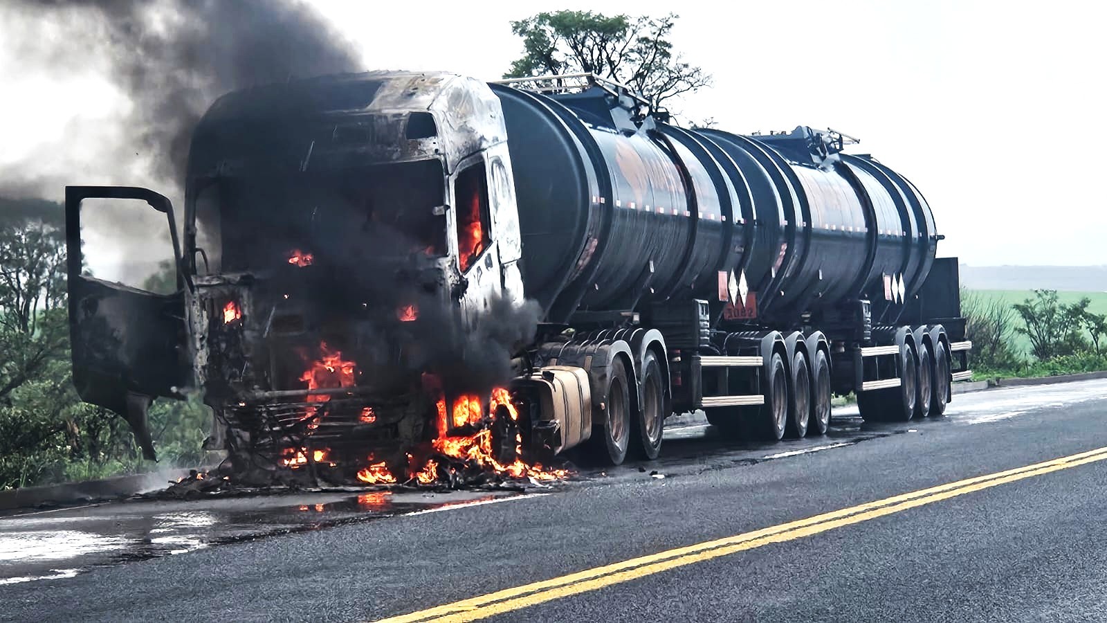 Carreta-tanque Incendiada na BR-262 em Ibiá: Entenda o Caso