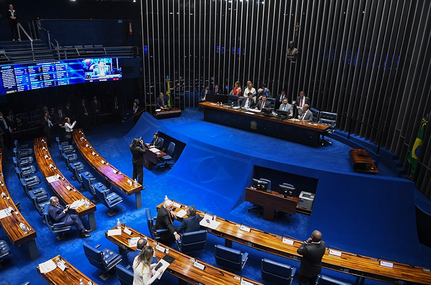 Mudanças nos Discursos do Senado: Estudo Revela Tendências na Comunicação Política