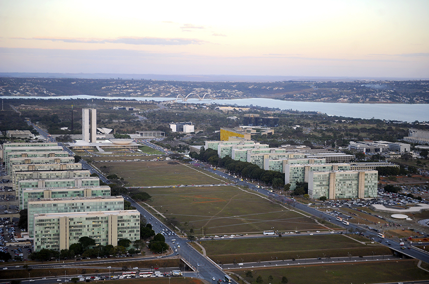 Sugestão Legislativa busca Equiparação de Auxílios entre Poderes Federais