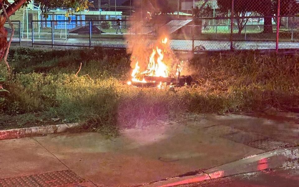 Incêndio de Motocicleta em Recanto das Emas: Corpo de Bombeiros Controla Chamas