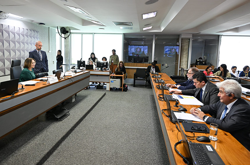 Proibição de Coleiras de Choque Elétrico e Enforcadoras Passa em Comissão do Senado