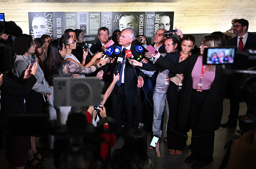 Senadores do CAE Buscam Esclarecimentos sobre Irregularidades no Setor Financeiro