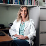 Professora da UFRJ debate avanços em pesquisa sobre lesão medular